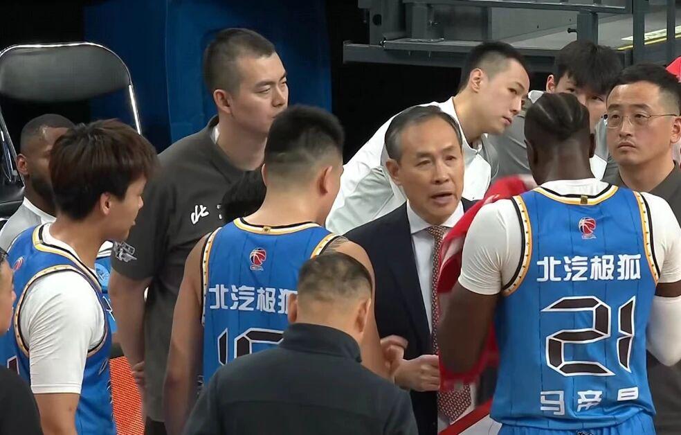 乐玩体育登录入口-北京男篮阵容再补强！媒体人确定麦基加盟，NBL赛场均20分9.7篮板